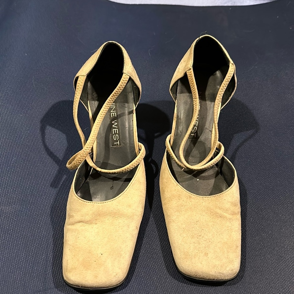 Nine West suede shoe